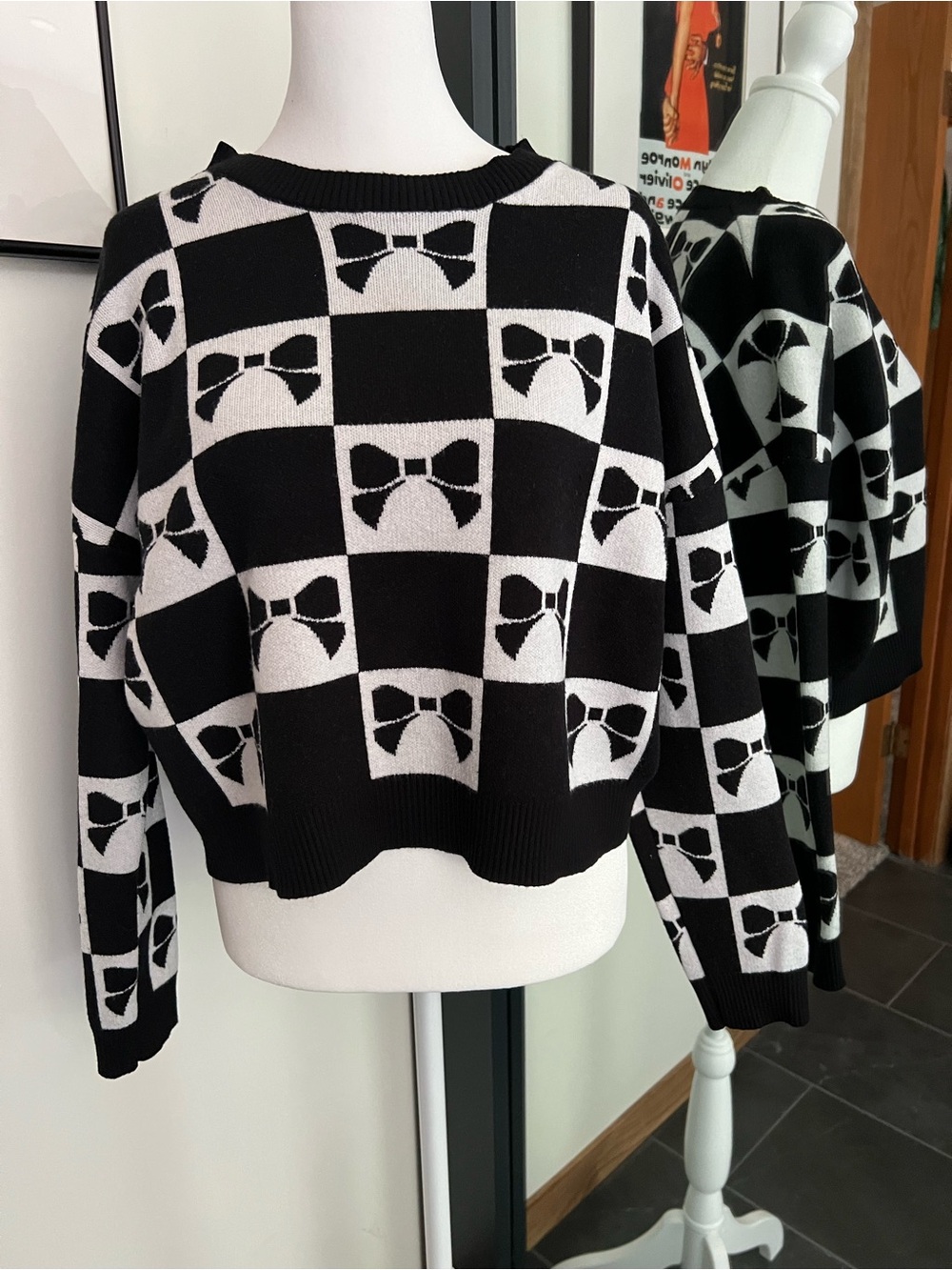 Ivy Luna Black & White Bow-Pattern Cropped Sweater L